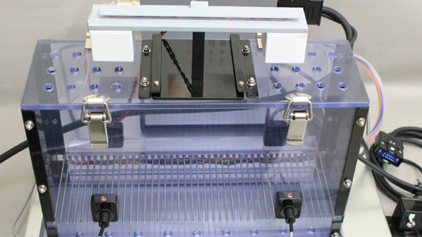 Active avoidance test (Shuttle box type)条件回避反応実験装置 ＜条件刺激に対する回避条件付け＞