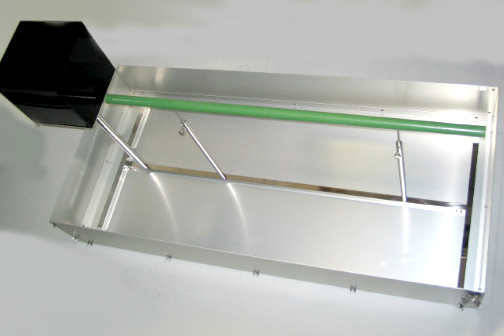 Balanced beam test  ＜equilibrium sense / muscular strength＞<br>バランスド・ビーム実験 ＜平衡感覚・筋力＞